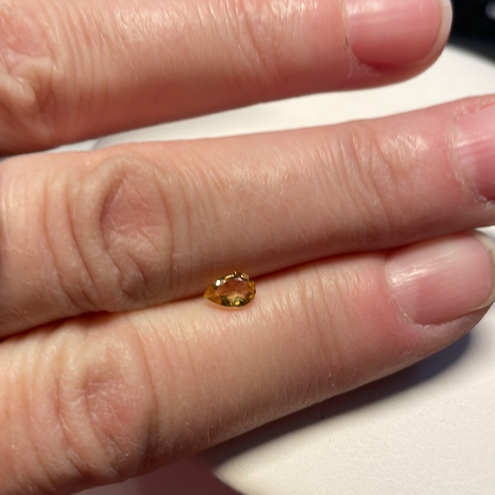 Pear-shaped citrine 6 x 4mm